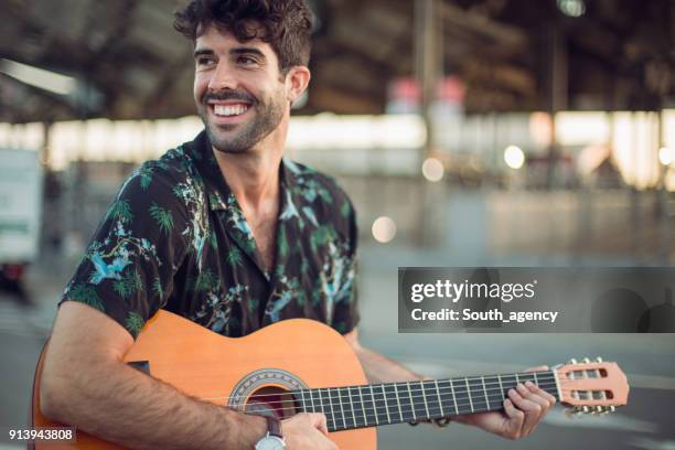 street guitar player - soloist stock pictures, royalty-free photos & images