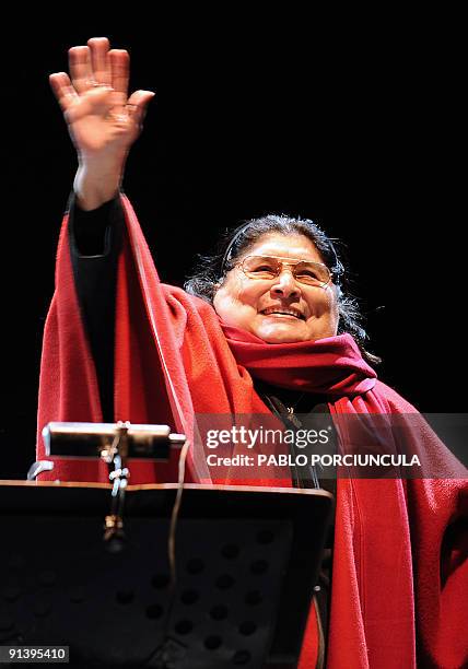 This file picture shows Argentinian singer Mercedes Sosa waving to the public before performing in Montevideo, where she was declared illustrious...