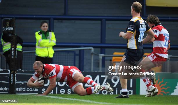 Mike Tindall of Gloucester injures himself as he scores a try during the Guinness Premiership match between Leeds Carnegie and Gloucester at...