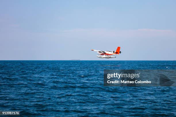 seaplane take off, maldives - ari atoll stock-fotos und bilder