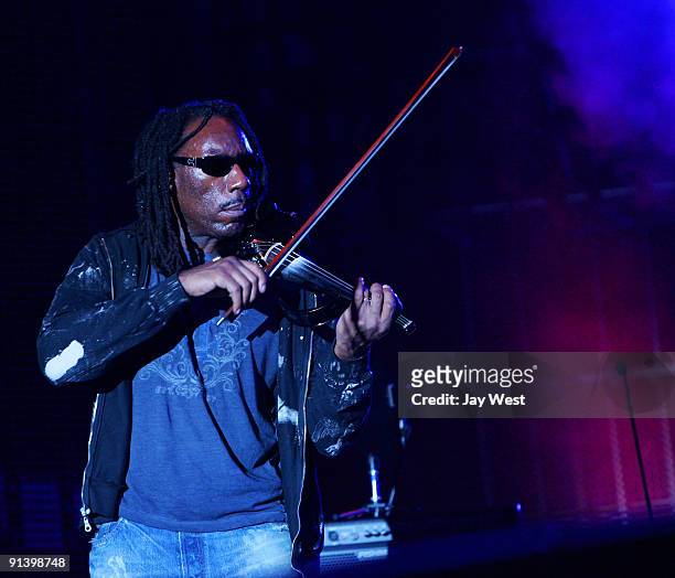 Boyd Tinsley of the Dave Matthews Band performs on day 2 of the Austin City Limits Music Festival at Zilker Park on October 3, 2009 in Austin, Texas.