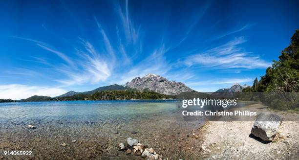 panoramic view of a mountain and a lake in argentina - villa-la-angostura stockfoto's en -beelden