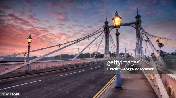 a view over albert bridge at sunrise - chelsea london stock-fotos und bilder