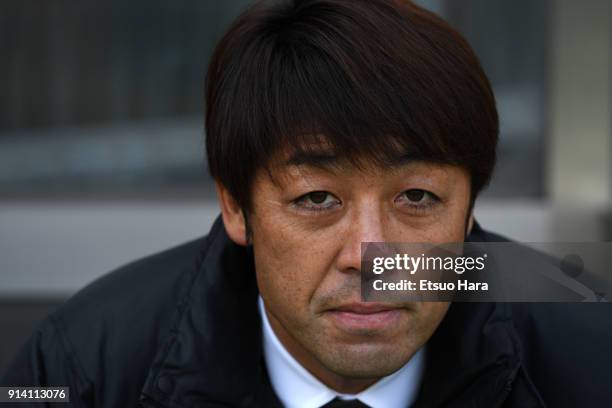 Head coach Takahiro Shimotaira of Kashiwa Reysol looks on prior to the preseason friendly match between JEF United Chiba and Kashiwa Reysol at Fukuda...