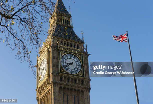 big ben and union jack ii - old uk flag stockfoto's en -beelden