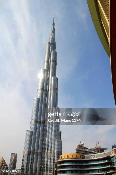 horizon de dubaï avec burj khaleefa le plus haut bâtiment au-dessus de l’horizon. - calife photos et images de collection