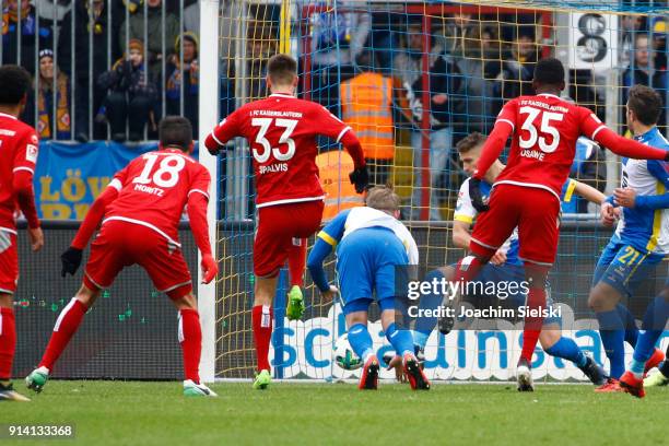Lukas Spalvis of Kaiserslautern shoot the Goal 0:2 for Kaiserslautern during the Second Bundesliga match between Eintracht Braunschweig and 1. FC...