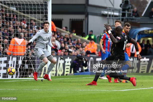 Mohamed Diame of Newcastle United scores his sides first goal during the Premier League match between Crystal Palace and Newcastle United at Selhurst...