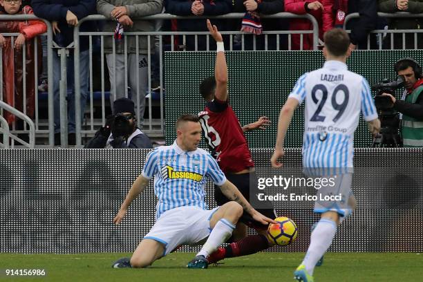 Contrast with Lenadro Castan of Cagliari during the serie A match between Cagliari Calcio and Spal at Stadio Sant'Elia on February 4, 2018 in...