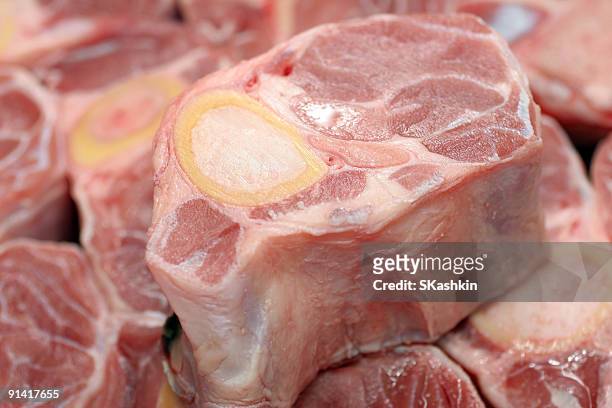 veal for dinner tonight - beenmerg bot stockfoto's en -beelden