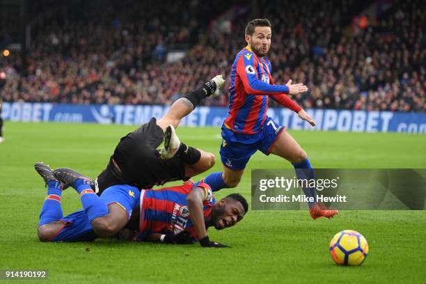 Yohan Cabaye of Crystal Palace pounces on the ball as Timothy Fosu-Mensah tangles with Kenedy of Newcastle United during the Premier League match...