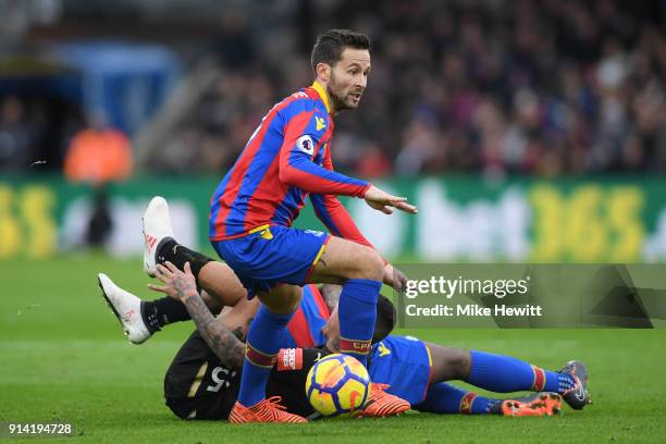 Yohan Cabaye of Crystal Palace pounces on the ball as Timothy Fosu-Mensah tangles with Kenedy of Newcastle United during the Premier League match...