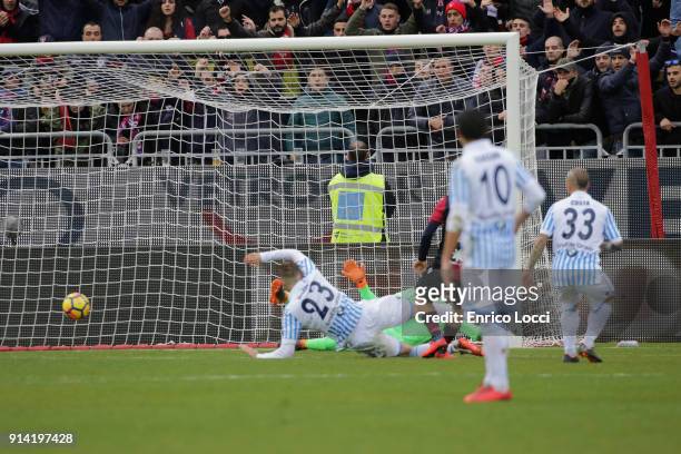 Marco Sau of Cagliari scores his goal 2-0 during the serie A match between Cagliari Calcio and Spal at Stadio Sant'Elia on February 4, 2018 in...