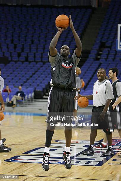 Luol Deng of the Chicago Bulls shoots the ball during the 2009 NBA Europe Live on October 4, 2009 in London, England. NOTE TO USER: User expressly...