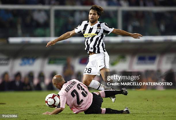 Juventus's Brazilian midfielder Diego fights for the ball with Palermo's Australian midfielder Mark BResciano during their Italian Serie A football...