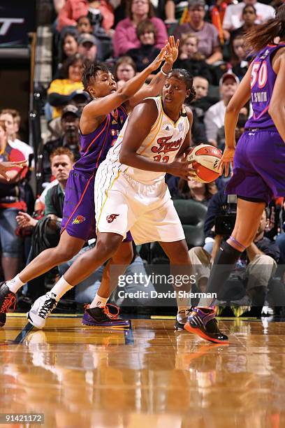 Cappie Pondexter of the Phoenix Mercury defends against Ebony Hoffman of the Indiana Fever in Game Three of the WNBA Finals on October 4, 2009 at...