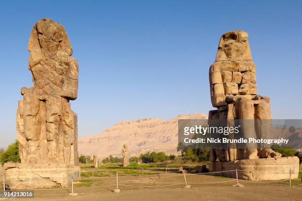 colossi of memnon, luxor, egypt. - colossi of memnon stock pictures, royalty-free photos & images