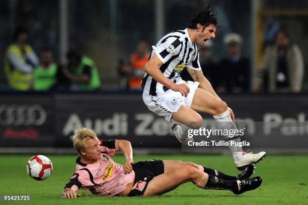 Vincenzo Iaquinta of Juventus is challenge by Simon Kjaer of Palermo during the Serie A match played between US Citta di Palermo and Juventus FC at...