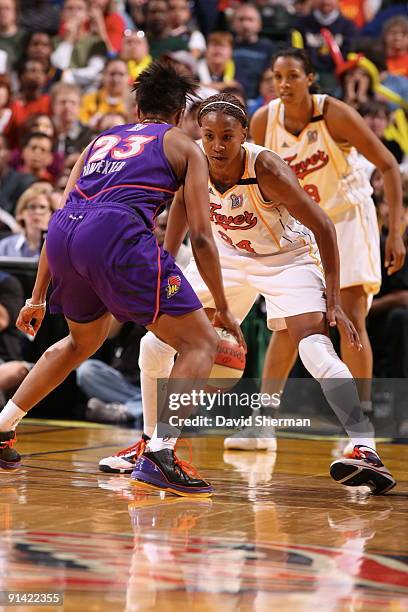 Tamika Catchings of the Indiana Fever defends against Cappie Pondexter of the Phoenix Mercury in Game Three of the WNBA Finals on October 4, 2009 at...
