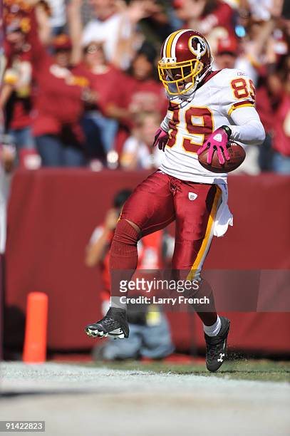Santana Moss of the Washington Redskins runs the ball in for a touchdown against the Tampa Bay Buccaneers at FedExField on October 4, 2009 in...