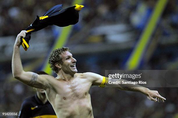 Boca Juniors' Martin Palermo celebrates scored goal during an Argentina´s first division soccer match on October 4, 2009 in Buenos Aires, Argentina.