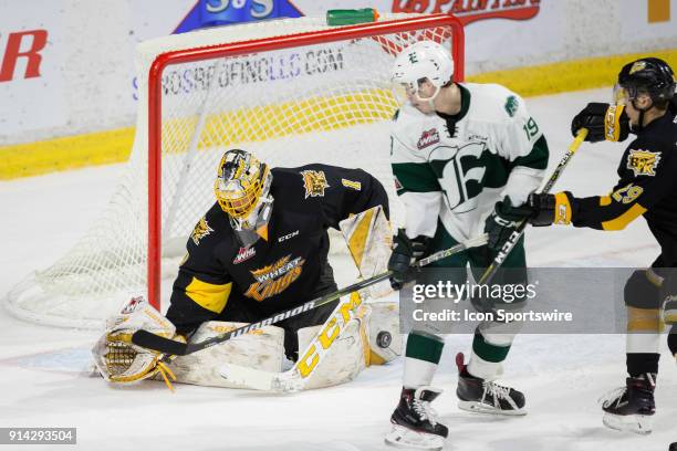 Brandon Wheat Kings goaltender Logan Thompson makes a pad save on a puck deflected by Everett Silvertips forward Bryce Kindopp during the second...