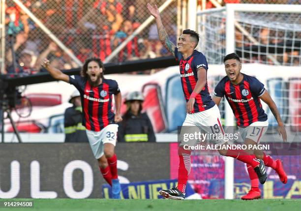 San Lorenzo's midfielder Ruben Botta celebrates after scoring a goal against Boca Juniors during their Argentina First Division Superliga football...