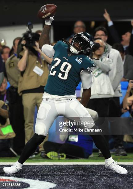 LeGarrette Blount of the Philadelphia Eagles spikes the ball after a 21-yard touchdown run against the New England Patriots during the second quarter...