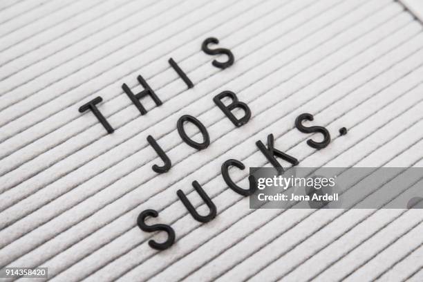 work sucks i hate my job letterboard - couch potato refrán en inglés fotografías e imágenes de stock