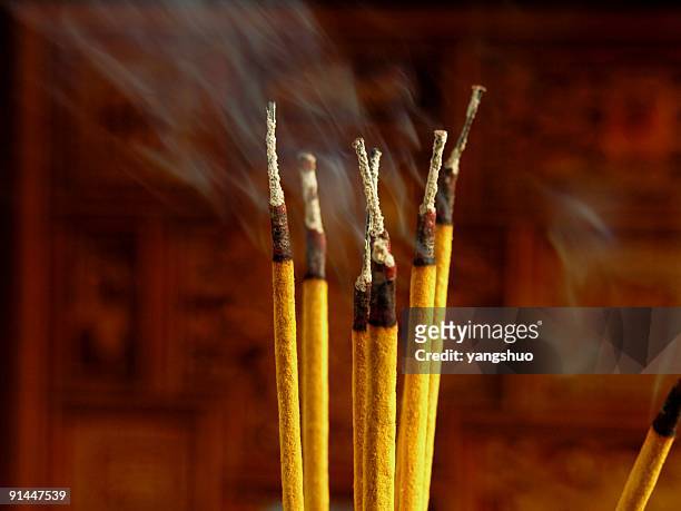 incense sticks - wierook gefabriceerd object stockfoto's en -beelden