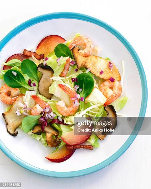 shrimp salad with mushrooms - aniko hobel 個照片及圖片檔