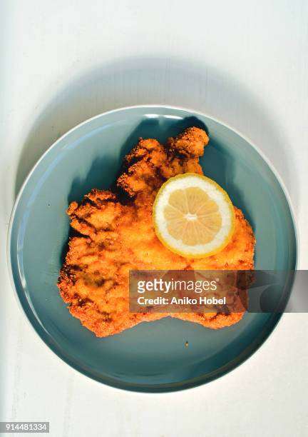 wiener schnitzel - traditionally austrian stock pictures, royalty-free photos & images