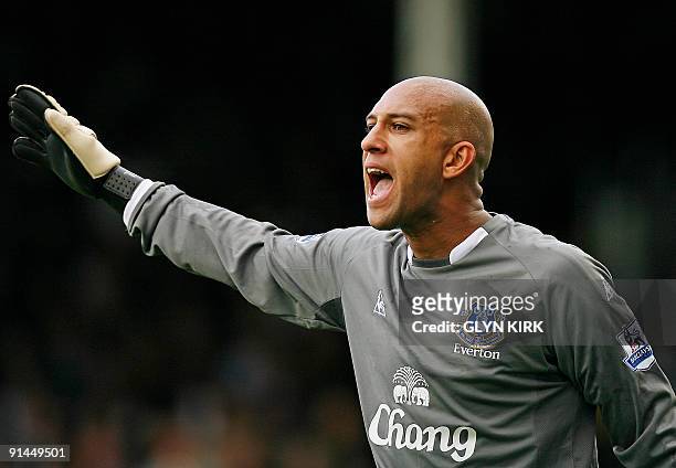 Everton's USA goalkeeper Tim Howard during their English Premier League football match against Fulham at Craven Cottage, London, England, on...