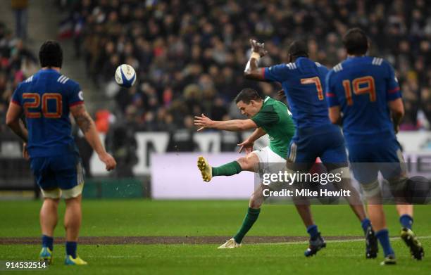Jonathan Sexton of Ireland drops a long range goal to win the match for Ireland in the NatWest Six Nations match between France and Ireland at Stade...