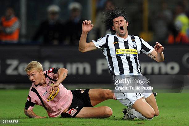 Simon Kjaer of Palermo and Vincenzo Iaquinta of Juventus battle for the ball during the Serie A match played between US Citta di Palermo and Juventus...