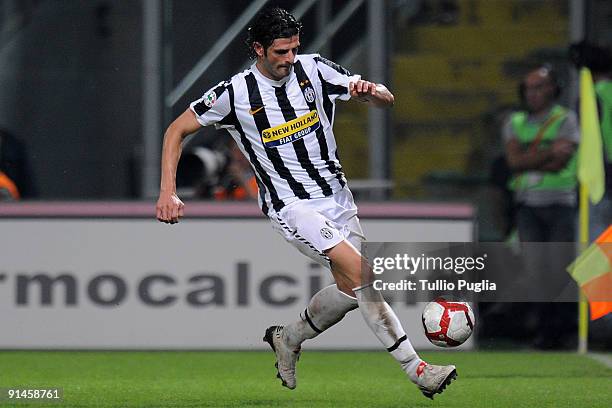 Vincenzo Iaquinta of Juventus in action during the Serie A match played between US Citta di Palermo and Juventus FC at Stadio Renzo Barbera on...