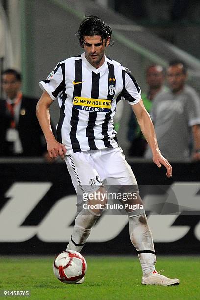 Vincenzo Iaquinta of Juventus in action during the Serie A match played between US Citta di Palermo and Juventus FC at Stadio Renzo Barbera on...