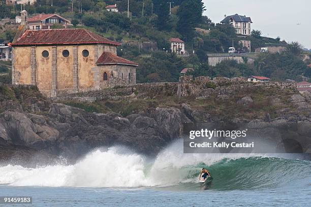 Phil MacDonald was eliminated from the Billabong Pro Mundaka during Round 1 on October 5, 2009 in Mundaka, The Basque Region, Spain.