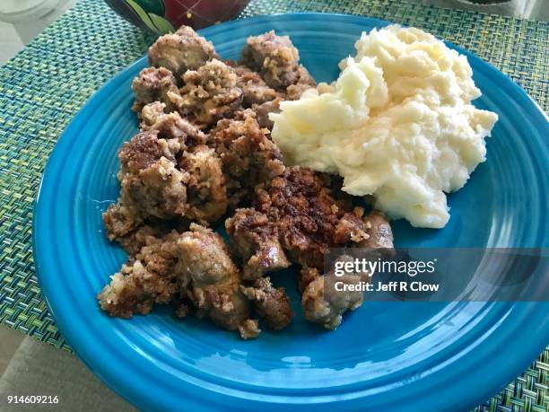 chicken livers and gizzards plate in the south - animal digestive system stockfoto's en -beelden