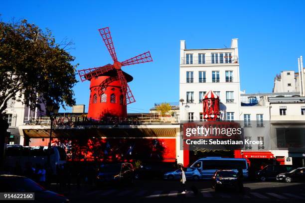 overview on the moulin rouge theatre, pigalle, paris, france - place pigalle stock pictures, royalty-free photos & images
