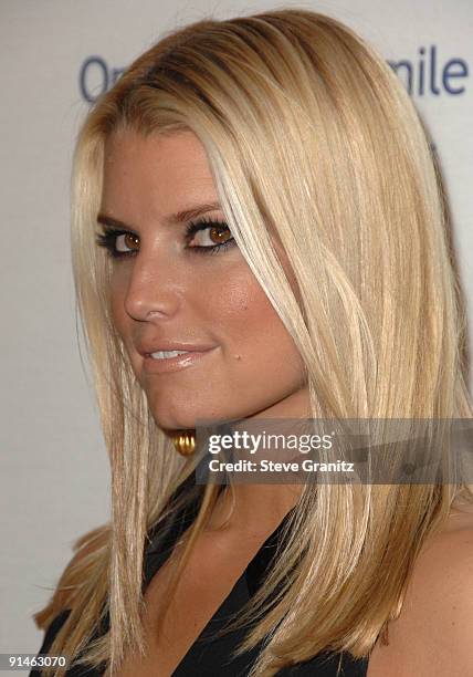 Jessica Simpson arrives at Operation Smile's 8th Annual Smile Gala at The Beverly Hilton Hotel on October 2, 2009 in Beverly Hills, California.