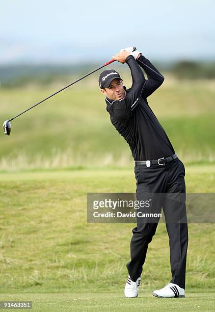 Jamie Redknapp drives off the 17th tee during the final round of The Alfred Dunhill Links Championship at The Old Course on October 5, 2009 in...