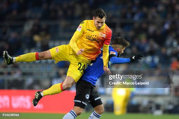 Steven Skrzybski of 1 FC Union Berlin and Keanu Staude of Arminia Bielefeld during the Second Bundesliga match between Arminia Bielefeld and Union...