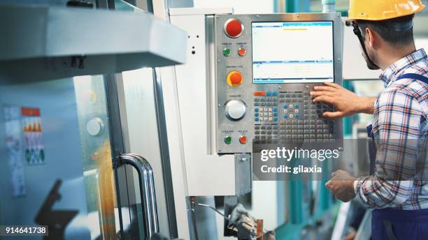 industriële controlekamer. - control room stockfoto's en -beelden