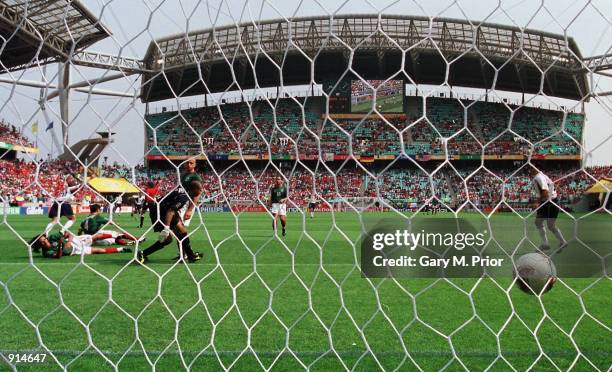 Brian McBride of the USA beats Oscar Perez of Mexico to score during the Mexico v USA, World Cup Second Round match played at the Jeonju World Cup...