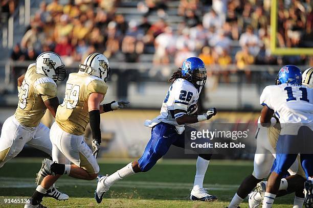 Running back Curtis Steele of the Memphis Tigers rushes against the Central Florida Knights at Bright House Networks Stadium on October 3, 2009 in...