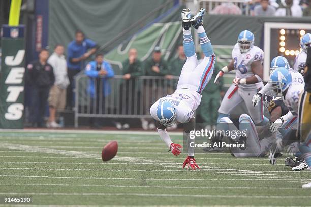 Linebacker Keith Bulluck the Tennessee Titans calls a dives after a pass against the New York Jets at Giants Stadium on September 27, 2009 in East...
