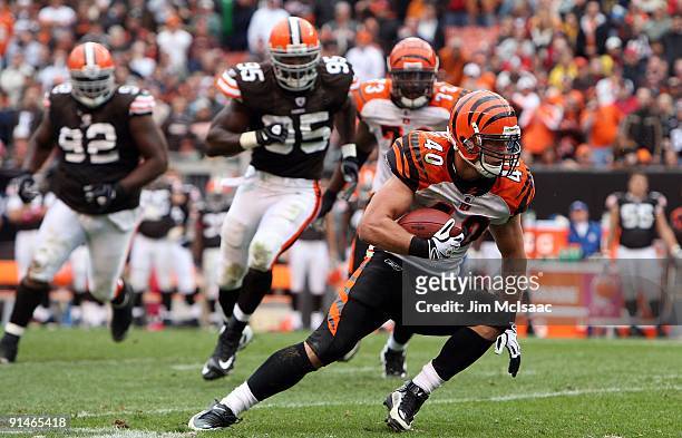 Brian Leonard of the Cincinnati Bengals runs the ball against the Cleveland Browns during their game at Cleveland Browns Stadium on October 4, 2009...