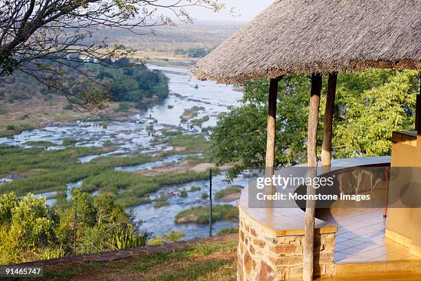 olifants camp im kruger nationalpark, südafrika - kruger national park stock-fotos und bilder