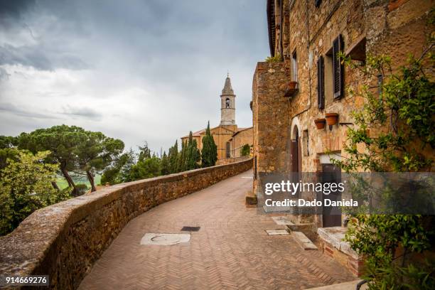 montalcino - pienza stockfoto's en -beelden